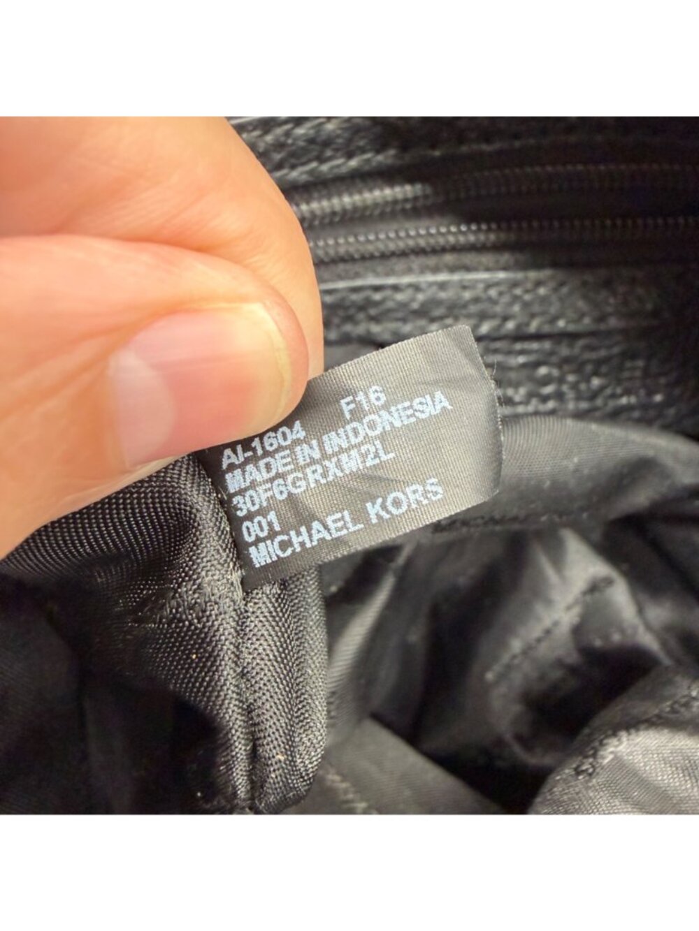 Michael Kors Barlow Medium Black Leather Purse Bag Grommet Adjustable Strap - Picture 6 of 16